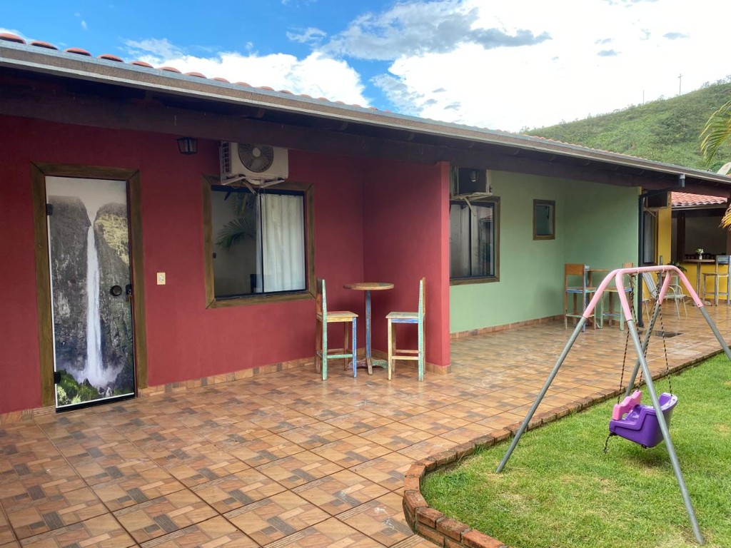 Chalés coloridos da Pousada Essência da Canastra