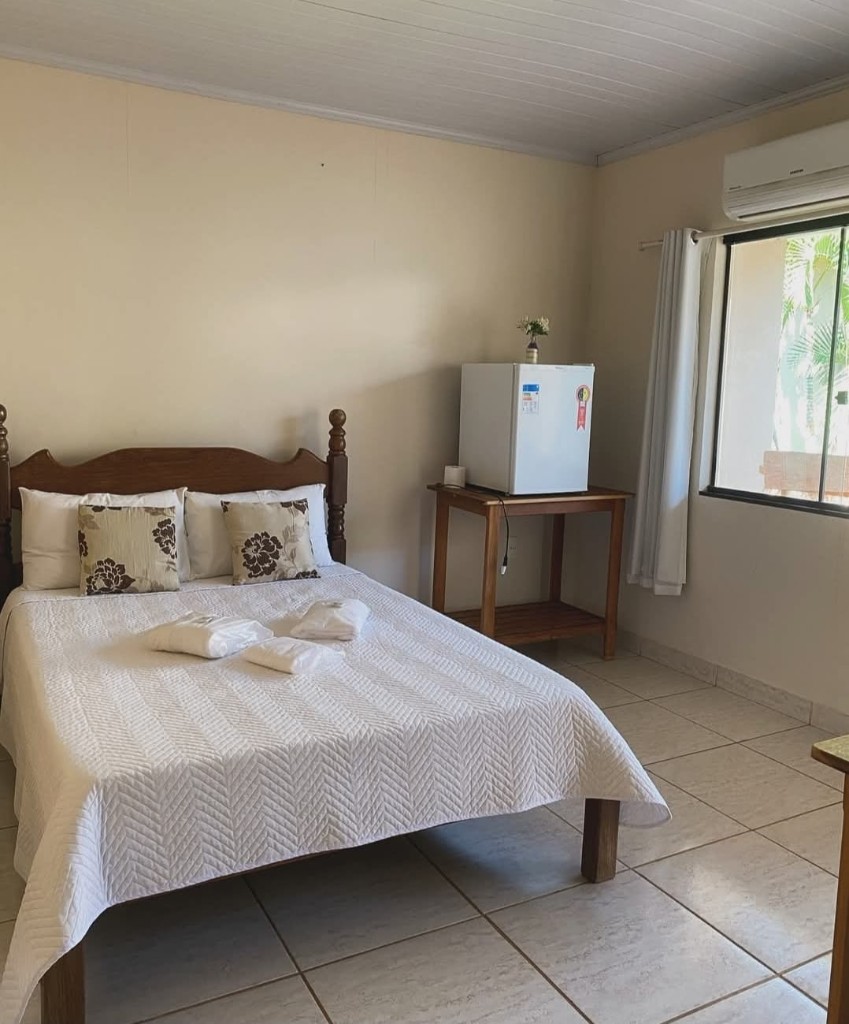 Quarto de casal com ar-condicionado na Pousada Essência da Canastra