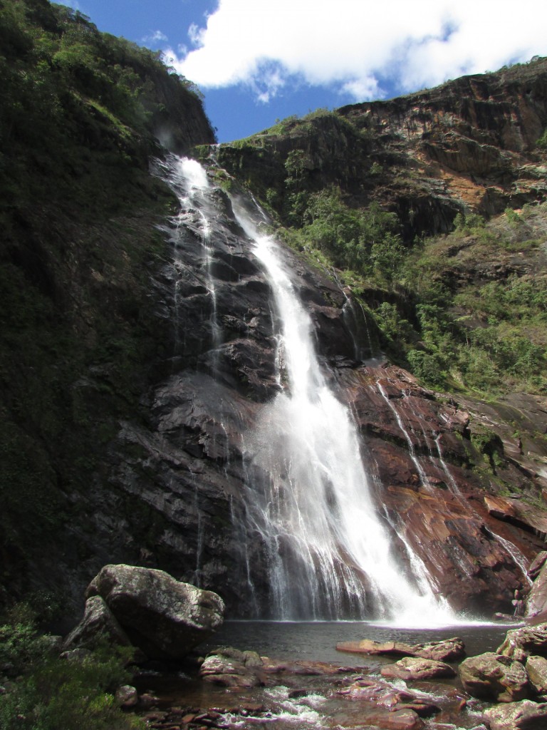 Cachoeira do Capivari com queda d'água e poço natural