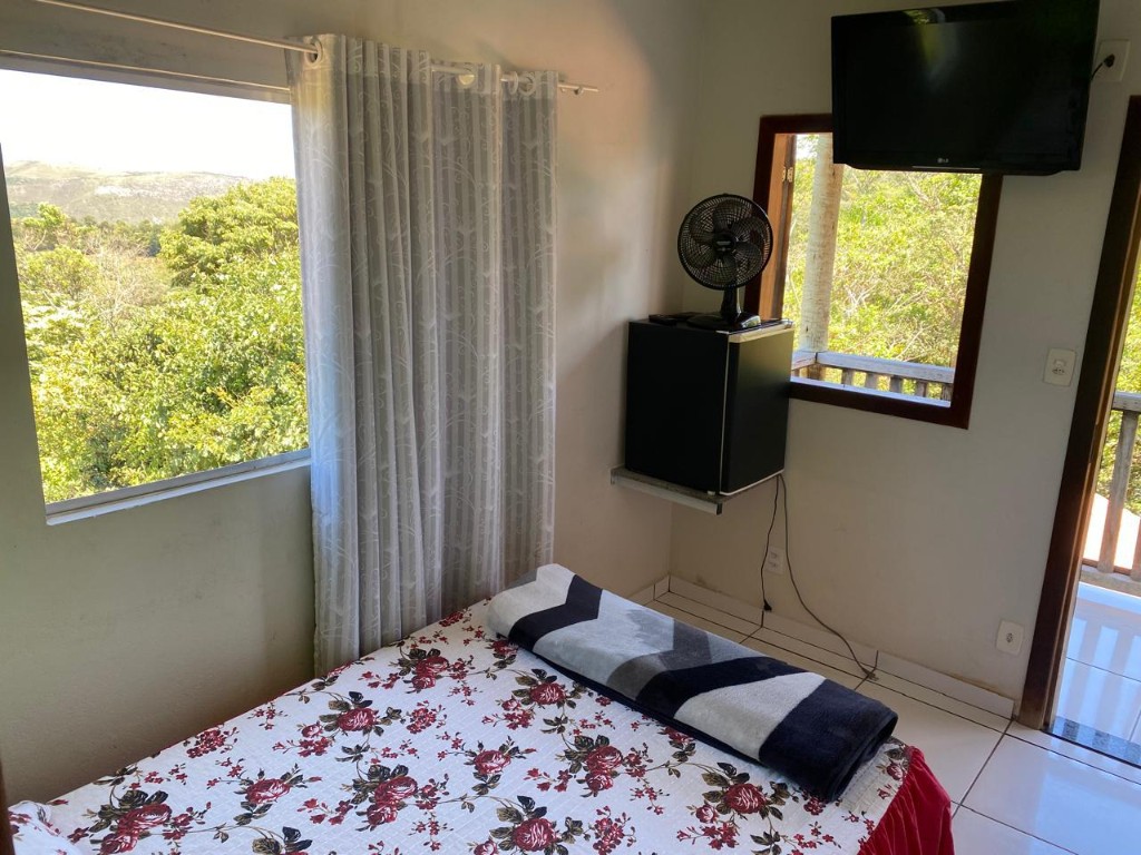 Quarto com vista para a serra na Pousada Dona Lourdes