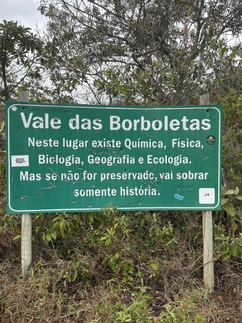 Placa do Vale das Borboletas