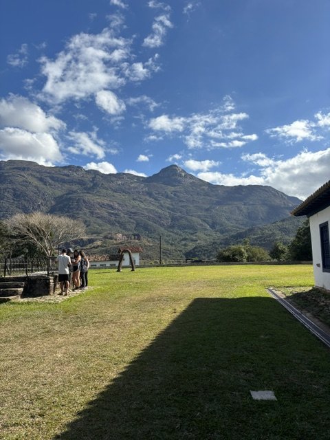 Vista da serra e capela em Catas Altas