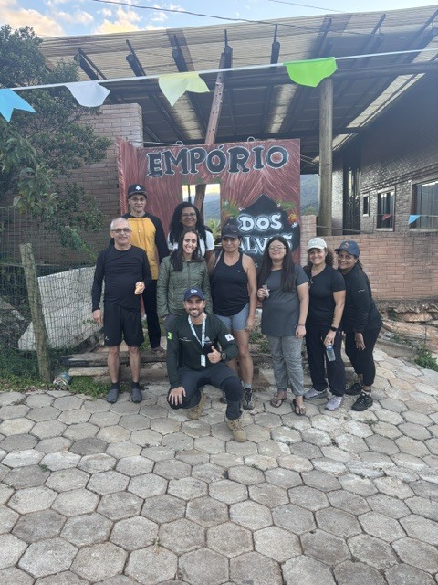 Grupo de trilheiros no Empório