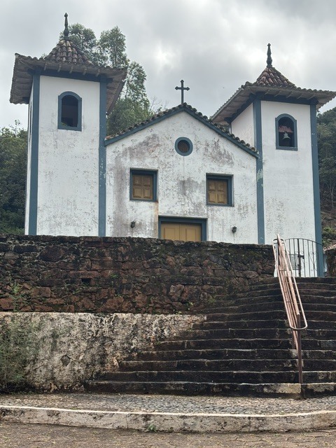 Igreja histórica colonial em Minas Gerais