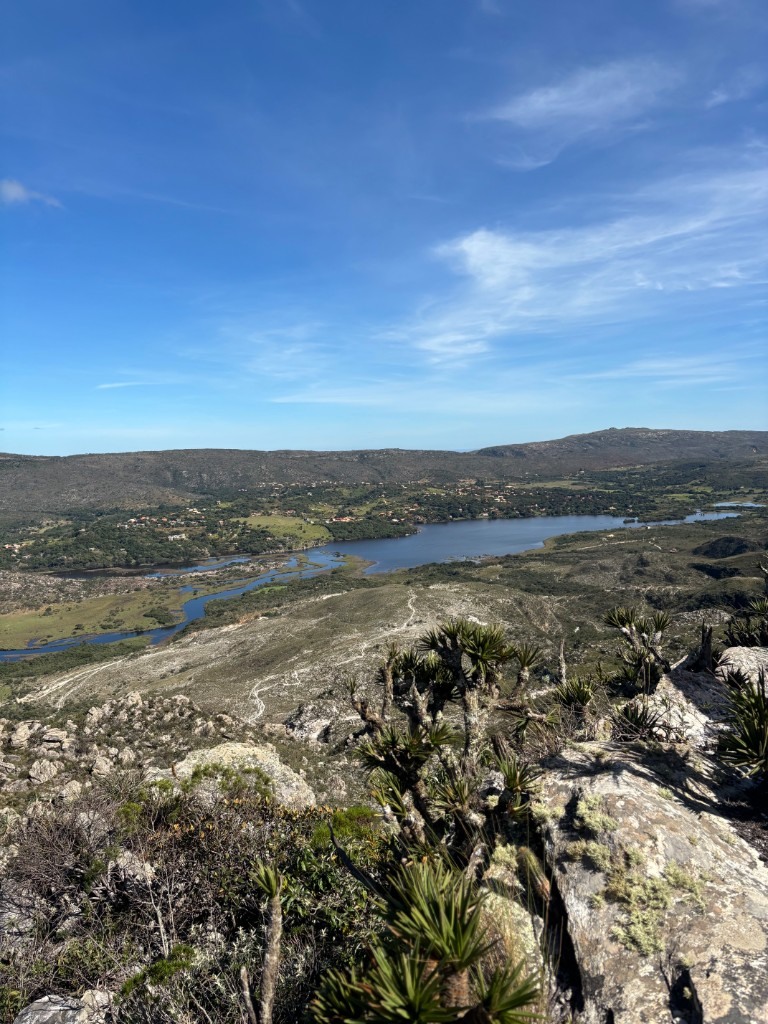 Mirante com vista panorâmica do vale