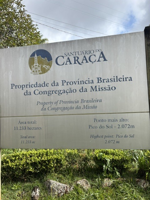Placa de boas-vindas do Santuário do Caraça
